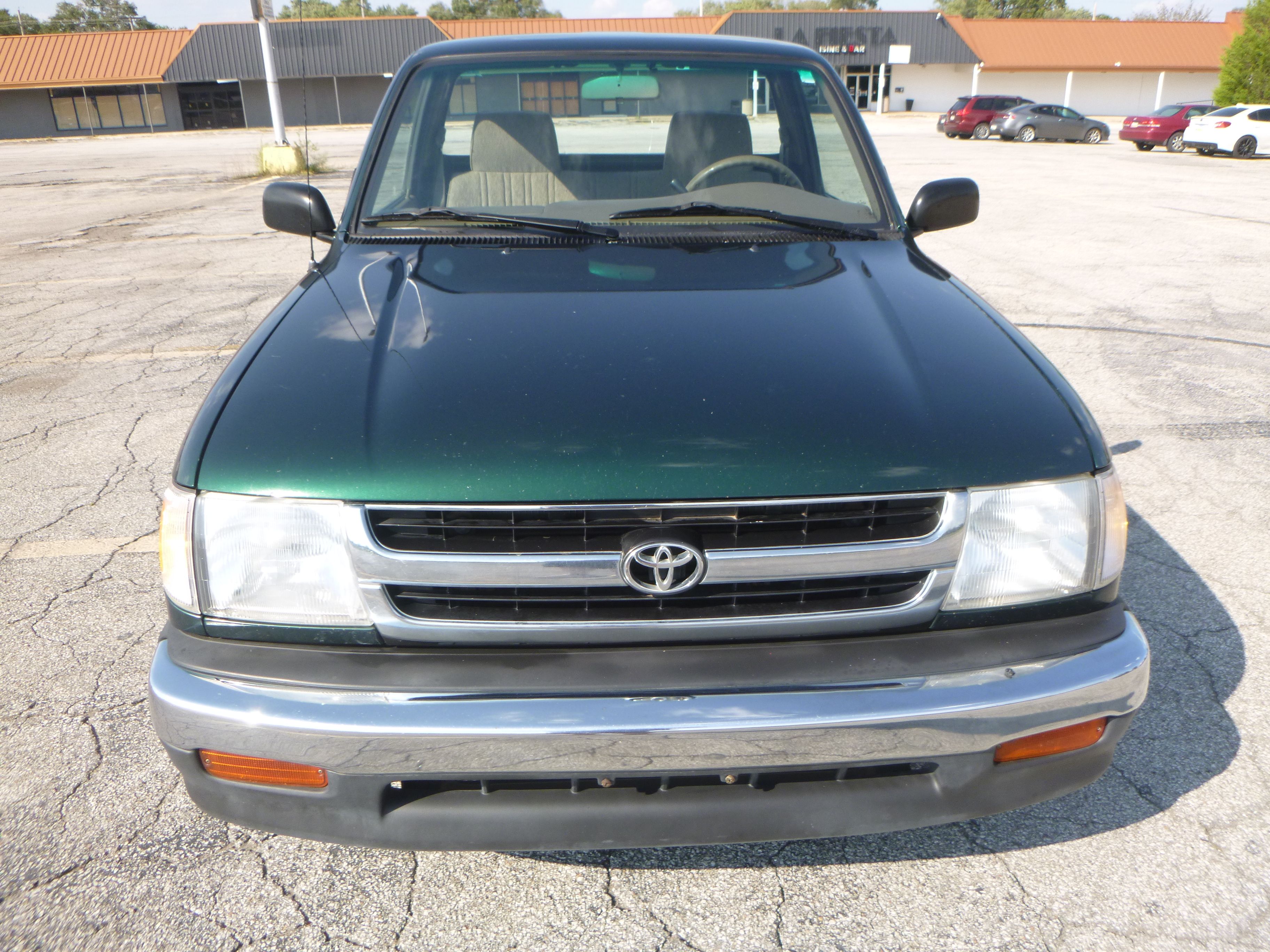 Used 1999 Toyota Tacoma 2WD Regular Cab image 3