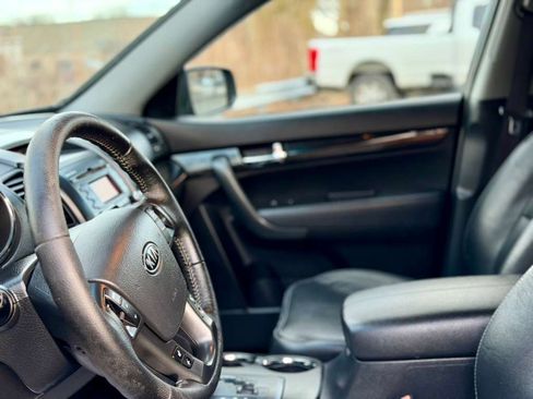 Used 2011 Kia Sorento EX image 11