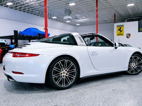 Used 2015 Porsche 911 Targa 4S image 12