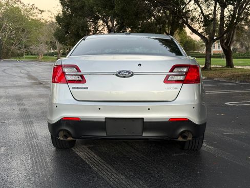 Used 2016 Ford Taurus image 8