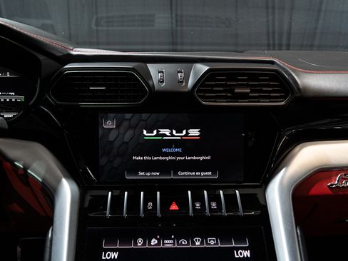 Used 2022 Lamborghini Urus AWD/4WD image 23