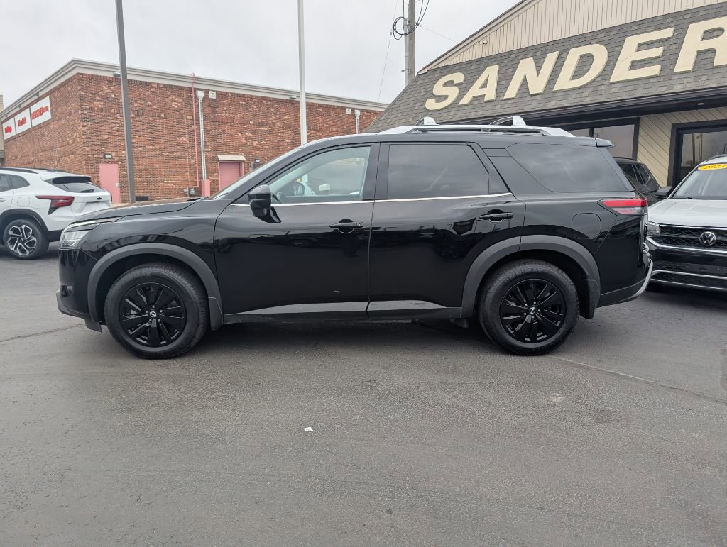 Used 2024 Nissan Pathfinder FWD SL image 2