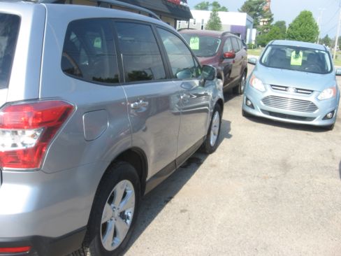 Used 2015 Subaru Forester 2.5i Premium AWD/4WD image 4