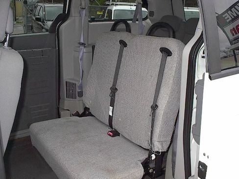 Used 2010 Dodge Grand Caravan SE image 19