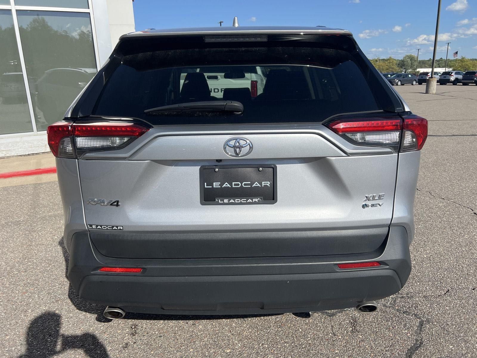 Used 2025 Toyota RAV4 XLE AWD/4WD image 25