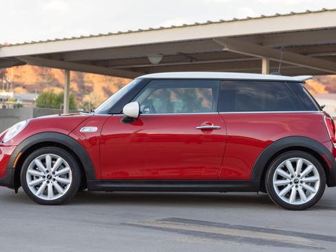Used 2014 MINI Cooper S 2-Door Hardtop FWD image 2