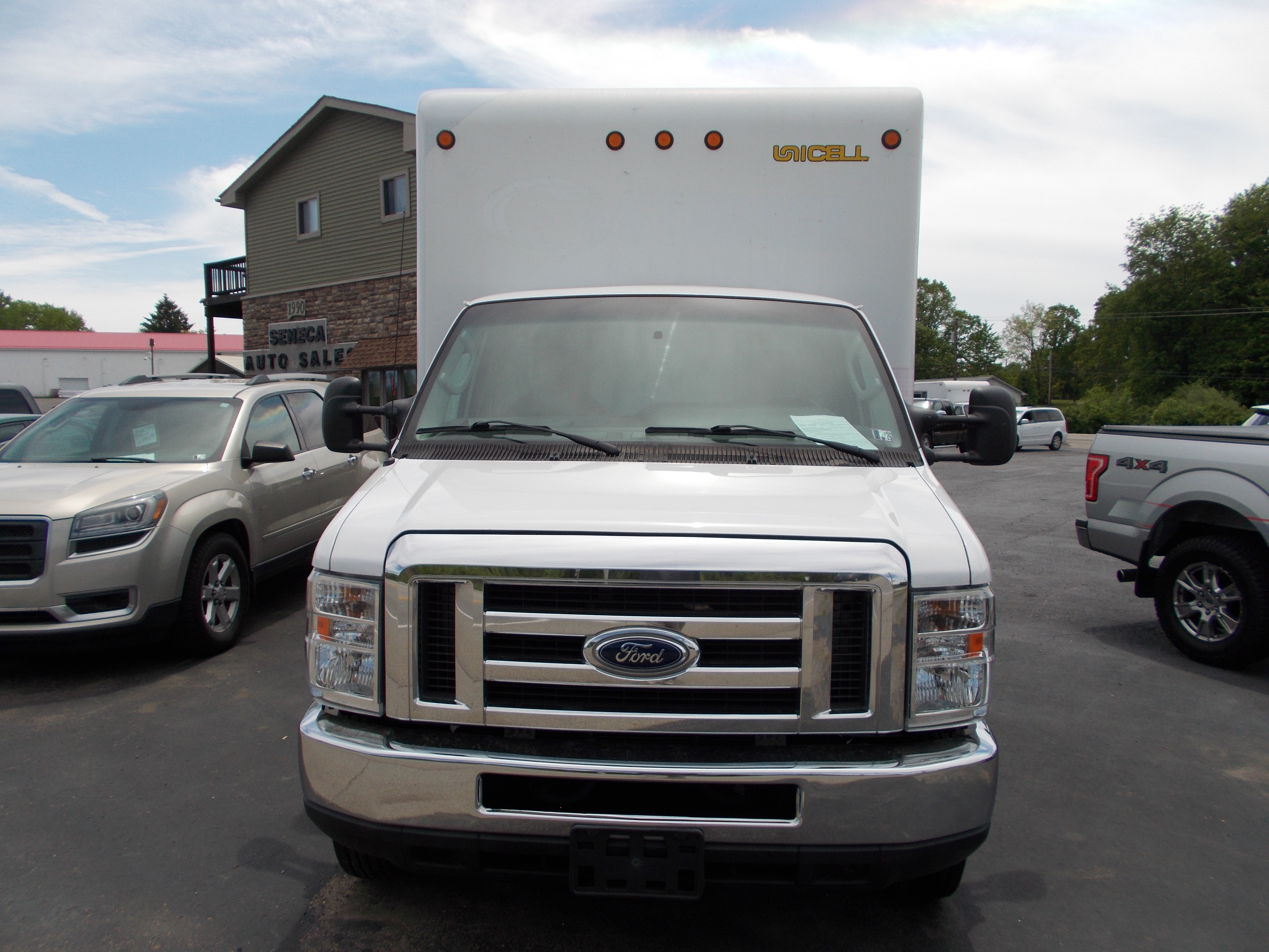 Used 2016 Ford E-350 and Econoline 350 XL RWD image 2