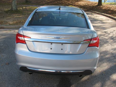 Used 2013 Chrysler 200 Limited Platinum image 7
