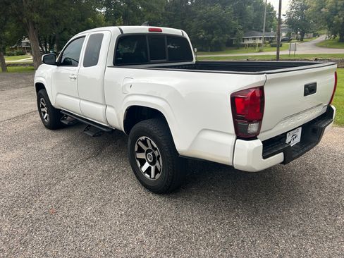 Used 2019 Toyota Tacoma 2WD Access Cab image 8