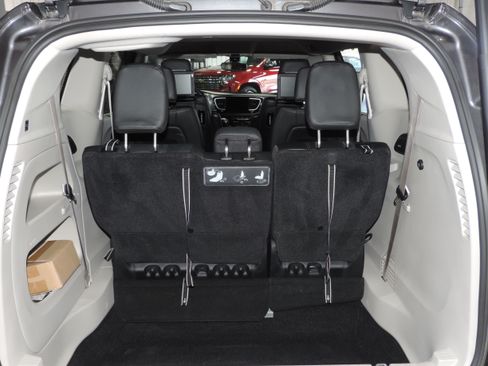 Used 2020 Chrysler Pacifica Touring-L Plus image 28