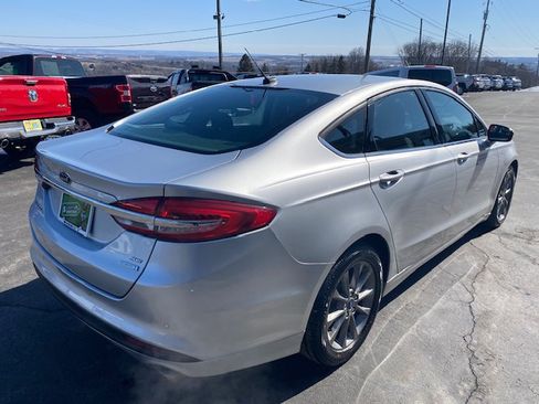 Used 2017 Ford Fusion SE image 6