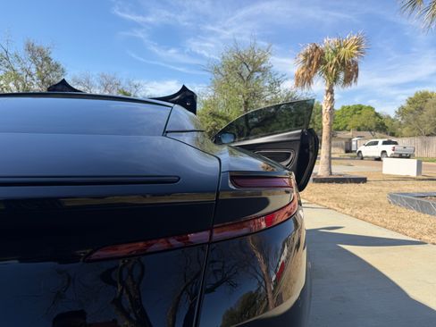 Used 2017 Aston Martin DB11 V12 Coupe RWD image 23