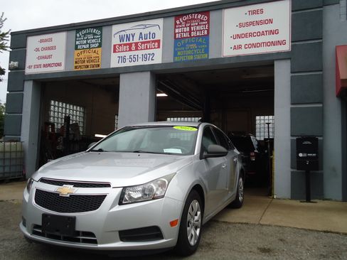 Used 2013 Chevrolet Cruze LS FWD image 1