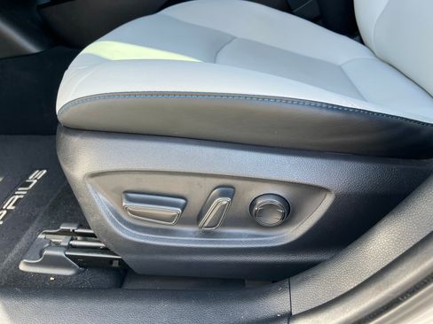 Used 2019 Toyota Prius Limited image 18