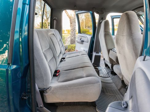 Used 2001 Ford F350 XLT image 62