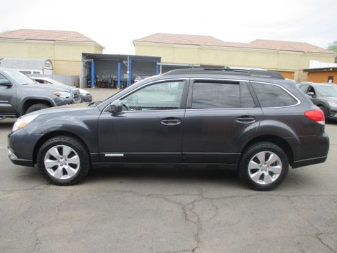 Used 2010 Subaru Outback 2.5i Premium AWD/4WD image 1