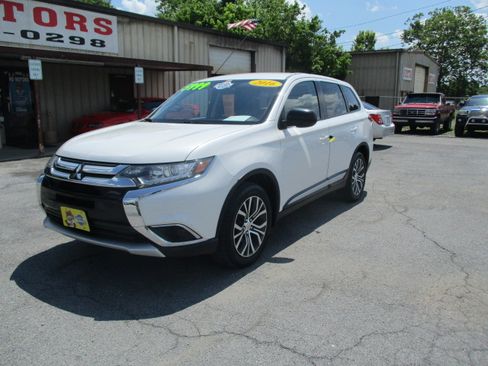 Used 2016 Mitsubishi Outlander 4WD ES image 2