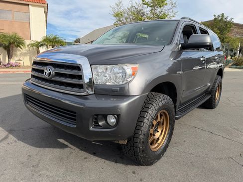 Used 2017 Toyota Sequoia SR5 image 4