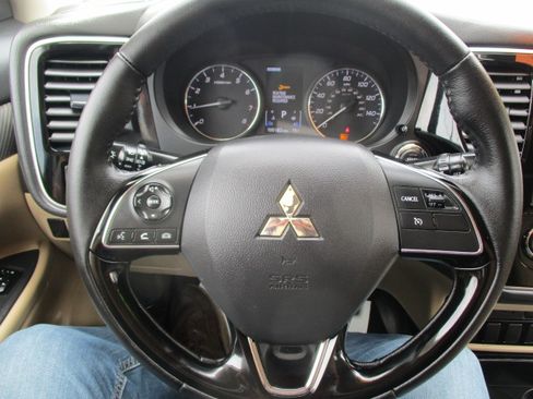 Used 2018 Mitsubishi Outlander 4WD SE image 26
