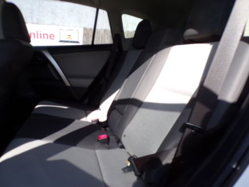 Used 2015 Toyota RAV4 FWD LE image 7