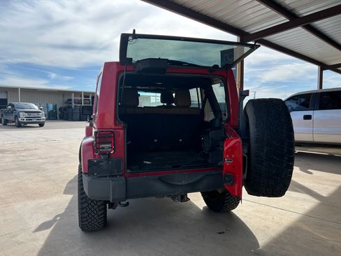 Used 2012 Jeep Wrangler Sahara image 11