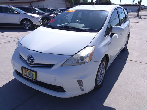 Used 2012 Toyota Prius V image 2