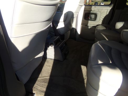 Used 2005 Chevrolet Express 1500 AWD Passenger image 16