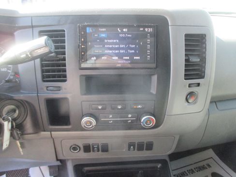 Used 2016 Nissan NV 3500 SV image 4