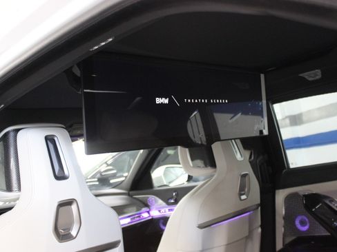 Used 2023 BMW i7 xDrive60 AWD/4WD image 42