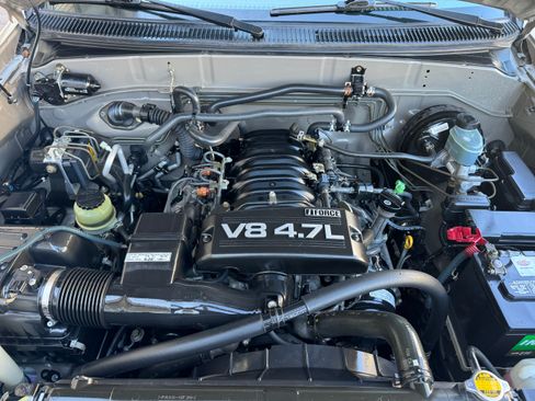 Used 2005 Toyota Sequoia SR5 image 38