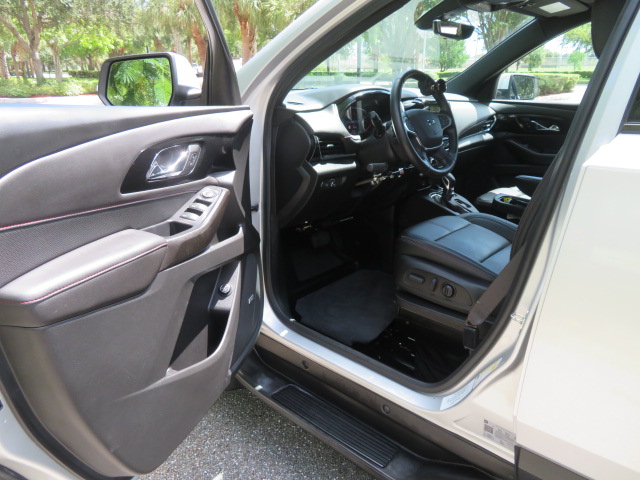 Used 2022 Chevrolet Traverse FWD RS image 30