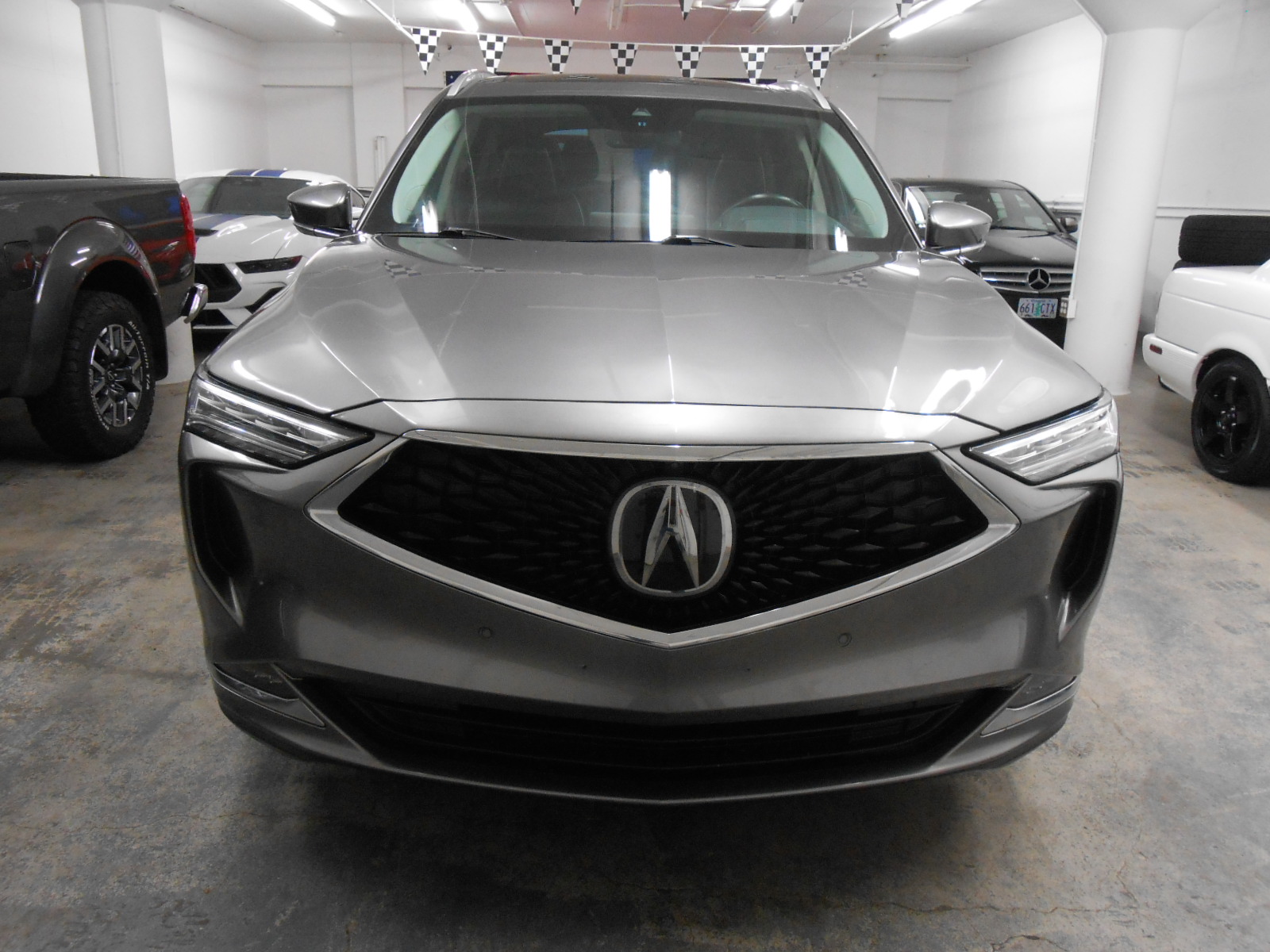 Used 2023 Acura MDX SH-AWD w/ Advance Package image 3