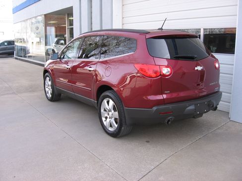 Used 2011 Chevrolet Traverse LTZ image 4