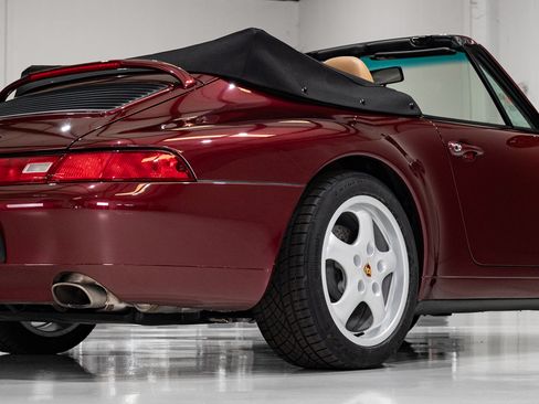 Used 1998 Porsche 911 Carrera Cabriolet RWD image 38