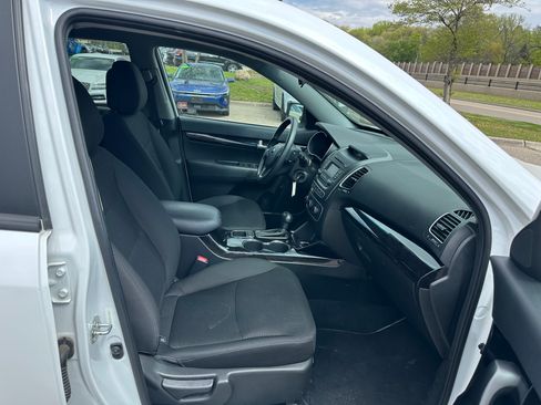 Used 2015 Kia Sorento FWD LX V6 image 12