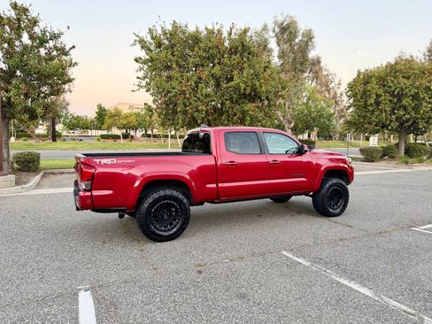 Used 2017 Toyota Tacoma TRD Sport Pickup 4D 6 ft RWD image 10