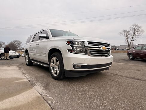 Used 2016 Chevrolet Suburban LTZ image 9