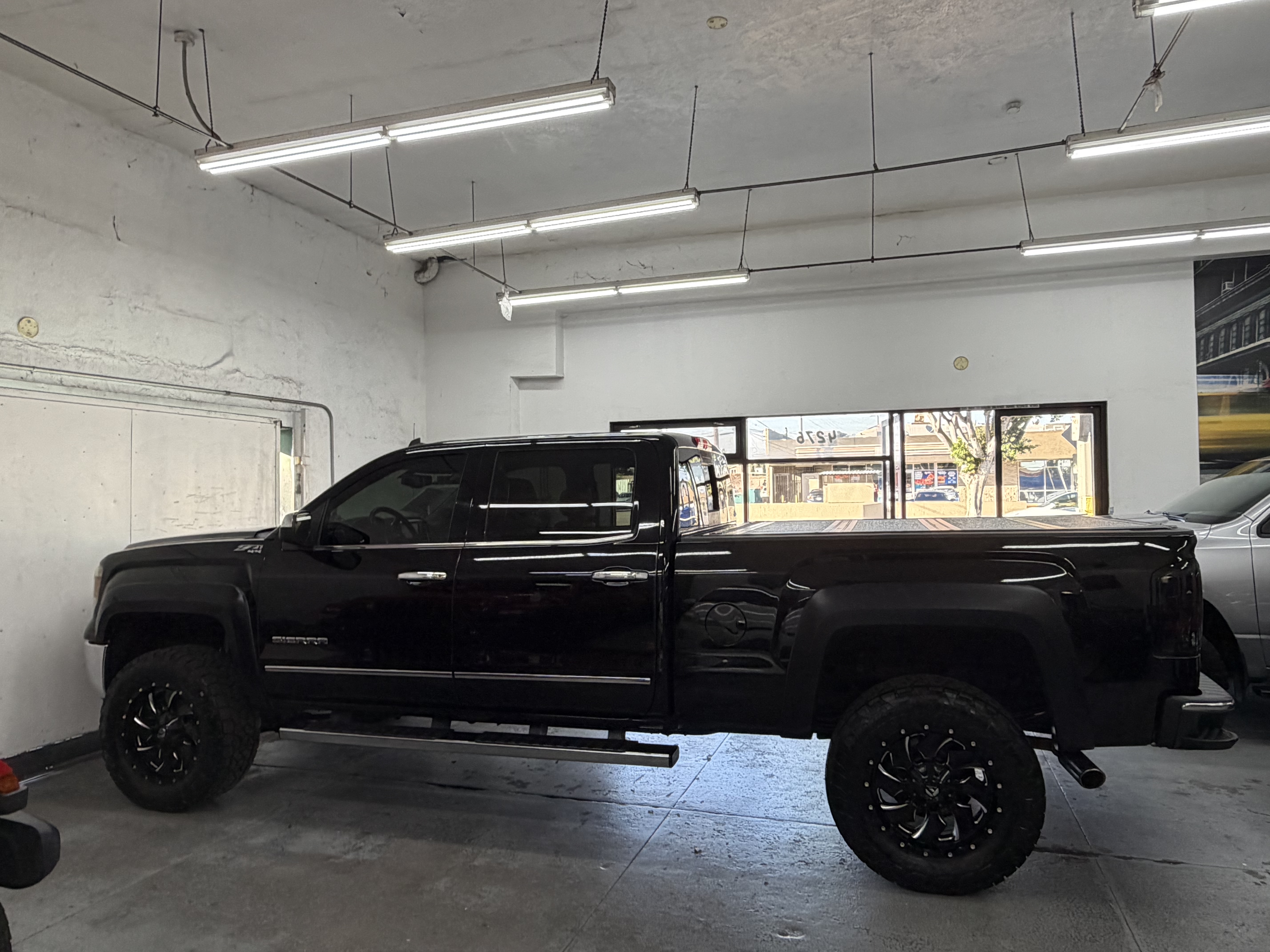 Used 2014 GMC Sierra 1500 4x4 Crew Cab SLT image 3