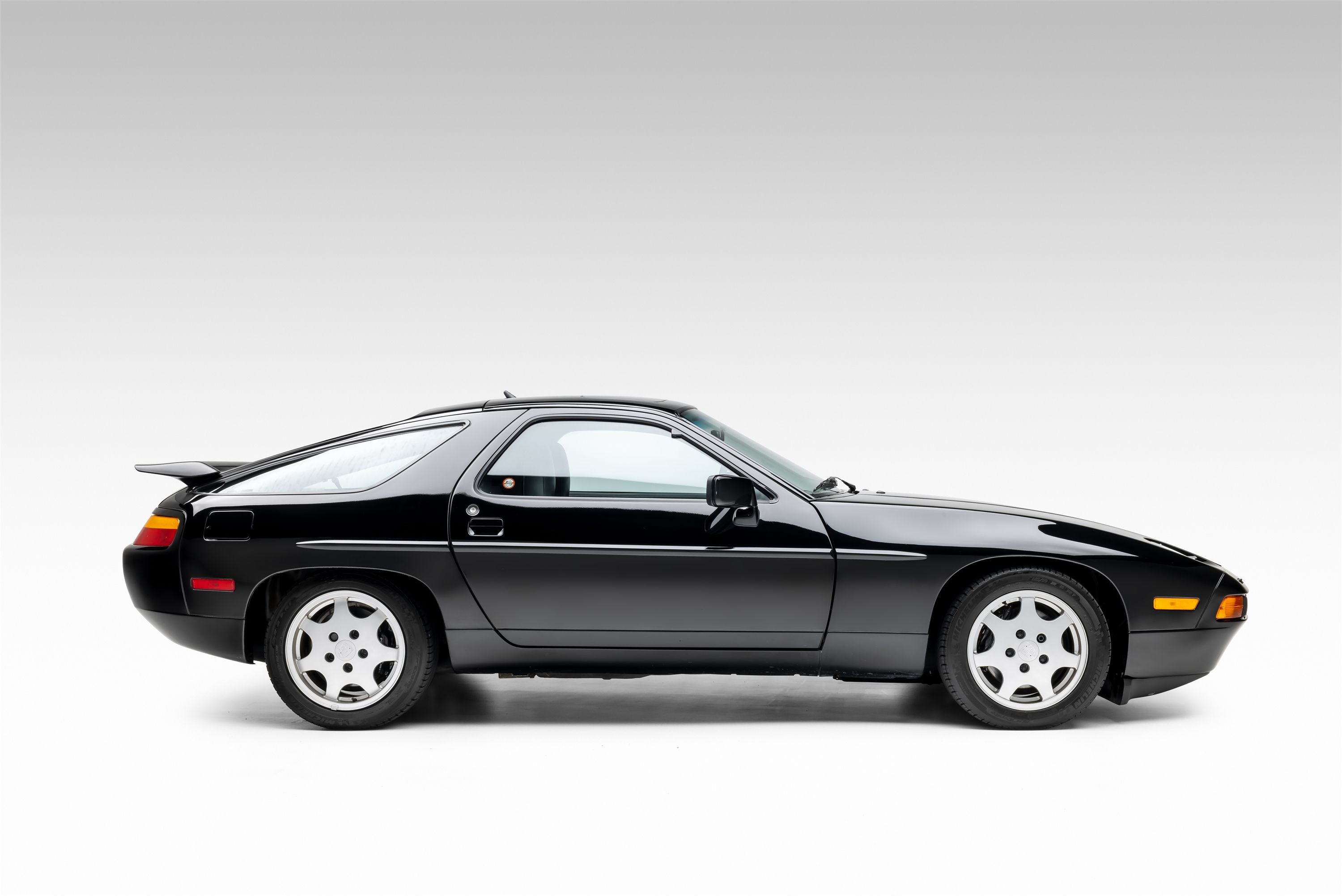 Used 1991 Porsche 928 GT RWD image 4