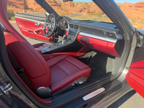 Used 2019 Porsche 911 Carrera Cabriolet RWD image 19