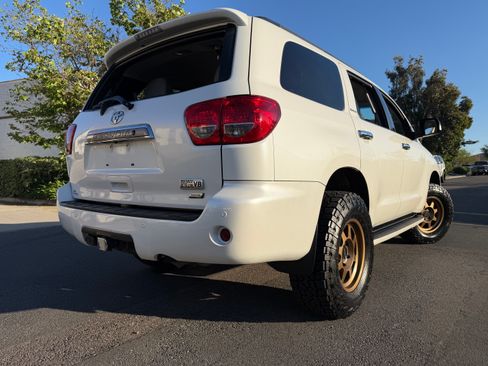 Used 2014 Toyota Sequoia Platinum image 8
