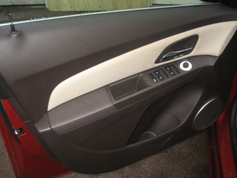 Used 2011 Chevrolet Cruze LTZ image 7