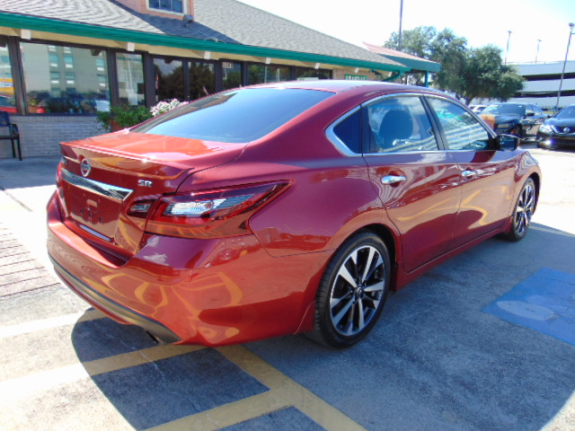 Used 2017 Nissan Altima SR FWD image 9