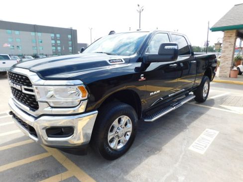 Used 2024 RAM 2500 4x4 Crew Cab Big Horn image 4