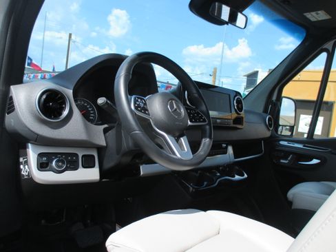 Used 2022 Mercedes-Benz Sprinter 4x4 2500 144 Cargo image 43
