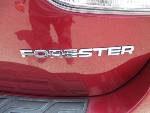 Used 2020 Subaru Forester 2.5i Premium Sport Utility 4D AWD/4WD image 12