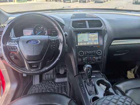 Used 2019 Ford Explorer XLT FWD image 10
