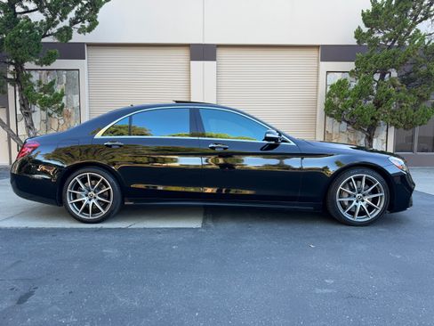 Used 2019 Mercedes-Benz S 560 Sedan image 4