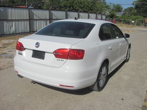Used 2013 Volkswagen Jetta SE Sedan FWD image 3