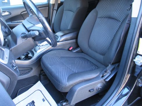 Used 2019 Dodge Journey SE image 13